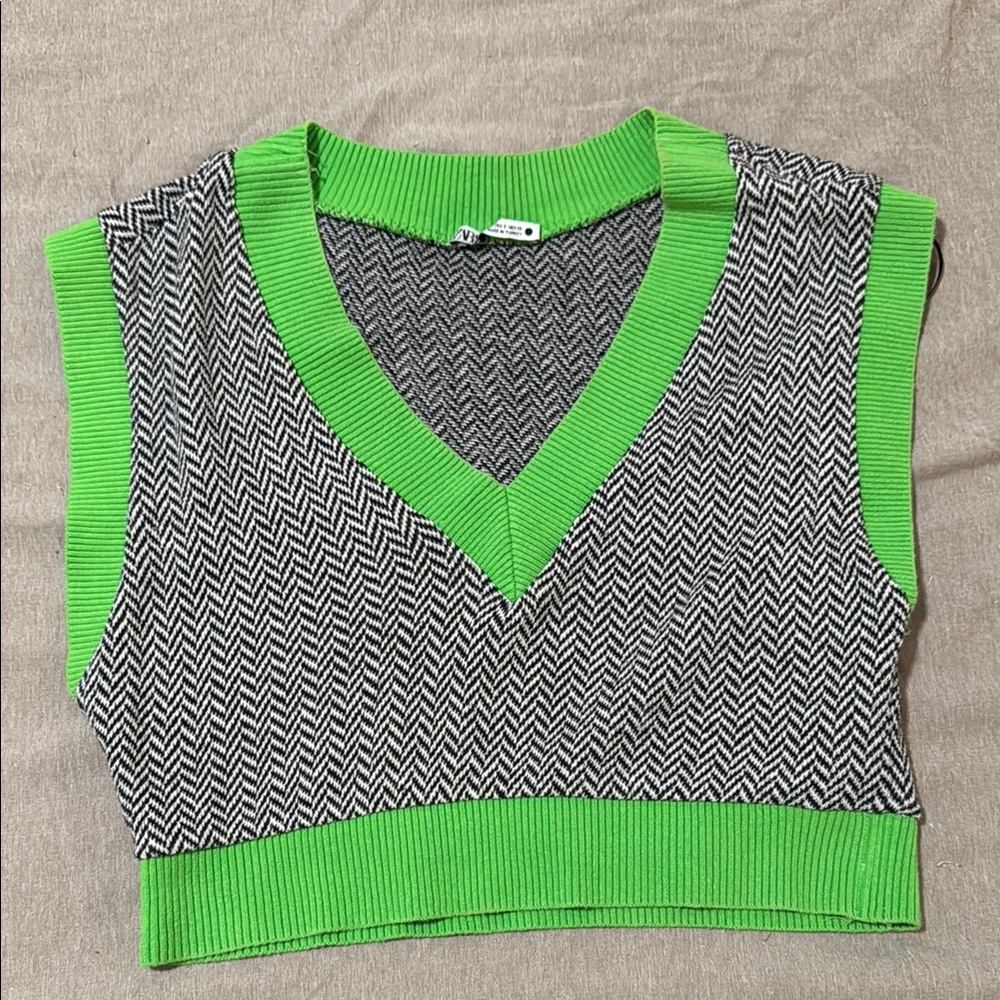 Chic Green and Black Herringbone Knit Vest